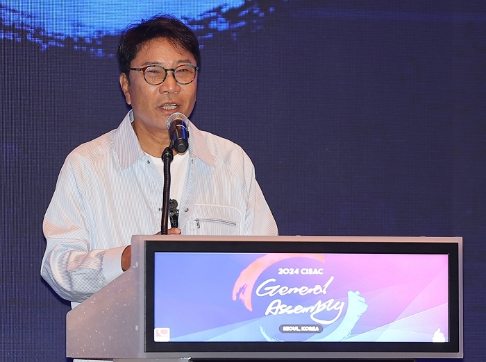 이수만, ‘3년 경업 금지’ 족쇄 풀린다... “올 상반기 보이그룹 론칭”