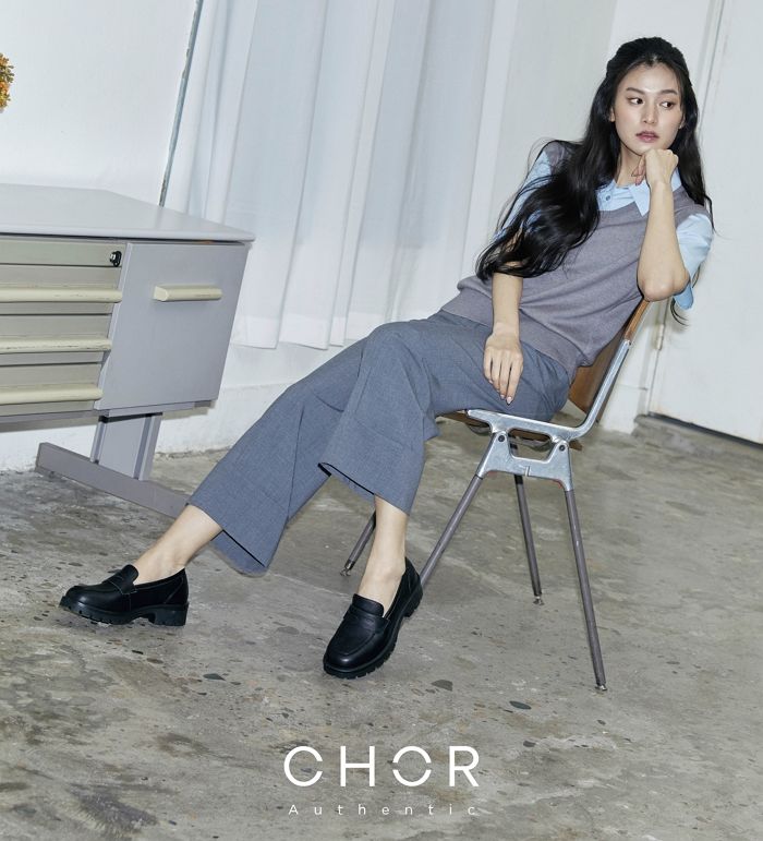 ‘GS샵 의류PB’ 코어 어센틱, 잡화까지 확장... 토탈 패션 브랜드 노린다