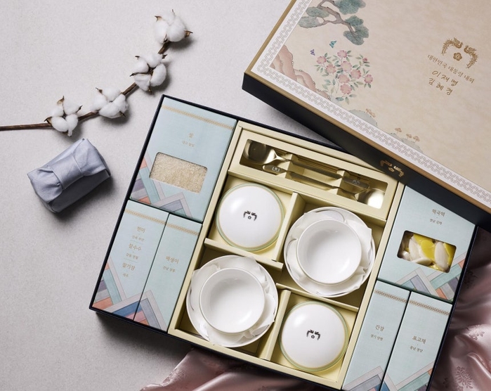 “따뜻한 밥 한 끼 나누길” 이 대통령, 설 선물은 전국 각지 특산물 담은 ‘집밥세트’