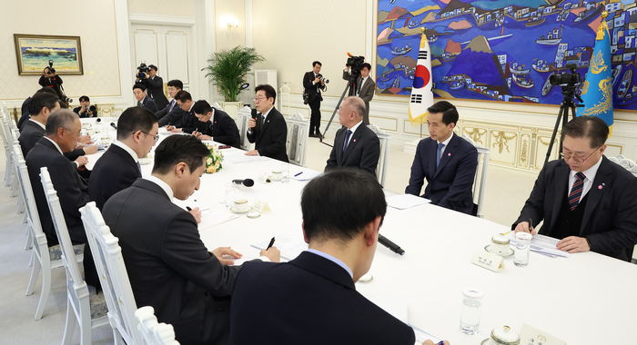 origin_간담회발언하는이재명대통령 (1).jpg