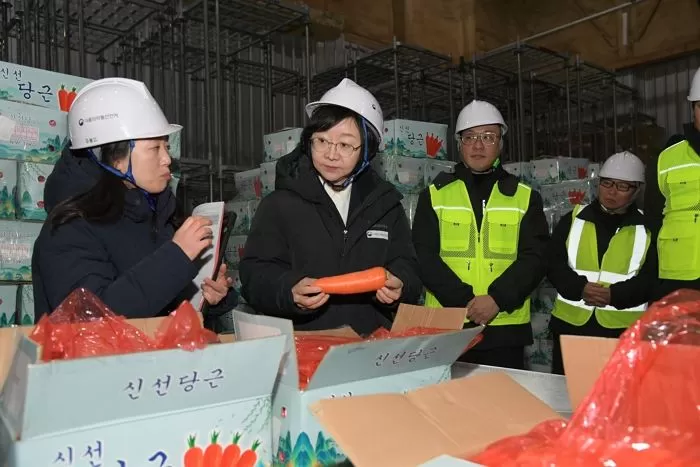 “설 차례상 대파·당근 안전할까?”... 오유경 식약처장, 설 앞두고 수입농산물 검사현장 점검