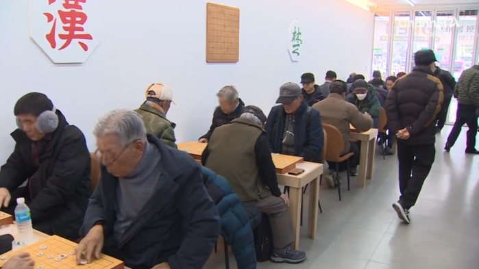 “문 열자마자 장기판 만석”... 낙원상가 ‘어르신 문화 놀이터’ 인기