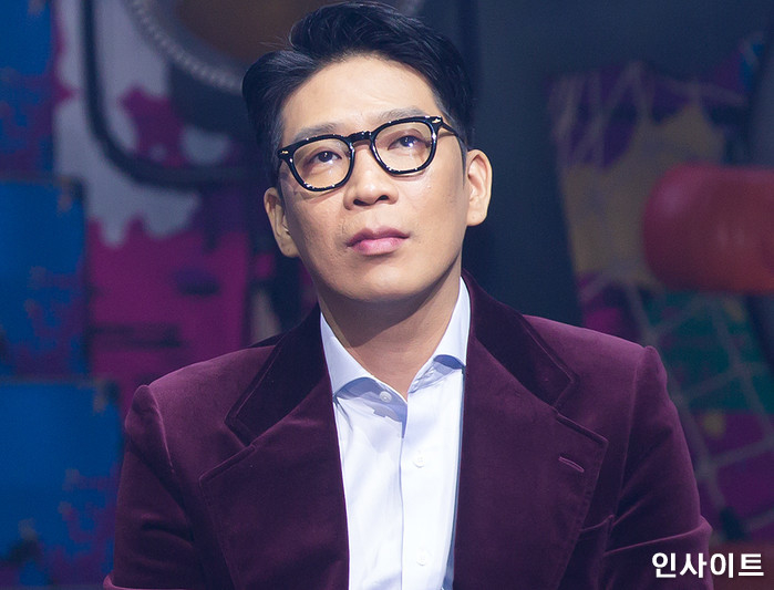 MC몽, 이번엔 성매매 의혹... 아파트 CCTV에 포착된 여성들