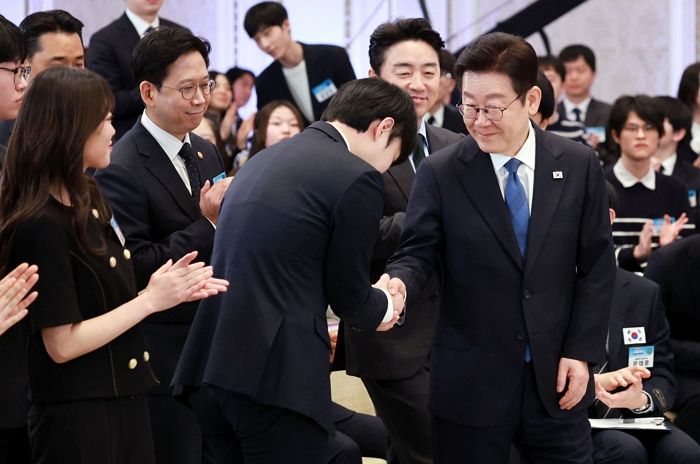 “정부 바뀌면 과학 생태계 깨질까 두려워”... 서울대생 지적에 이재명 대통령이 보인 반응