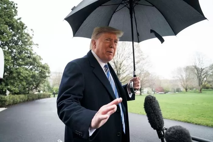 황제 의전 논란'에 재조명되는 각 나라별 최고 지도자들의 비오는 날 모습