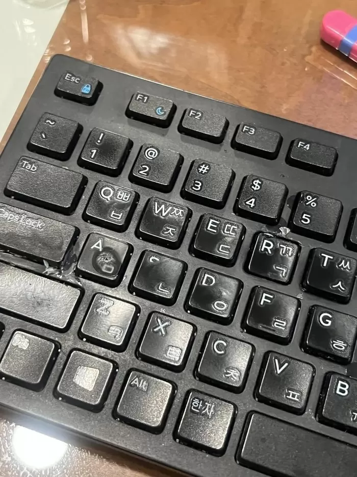 IMG_4046.jpeg 회사에서 키보드 본드테러 당한 비서