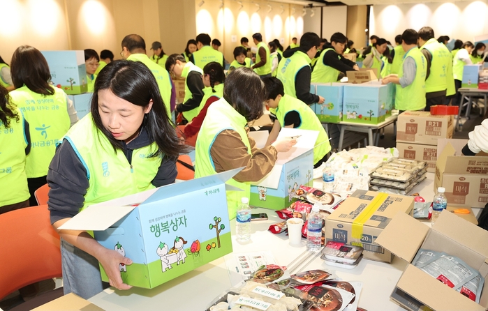 [사진자료④] 하나금융그룹, 설맞이 독거 어르신을 위한 '만두 빚기 봉사활동'으로 이웃사랑 실천!!!.jfif
