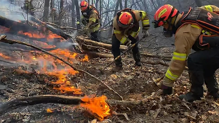 경주 입천리 산불 20시간 만에 주불 진화... 헬기 투입해 완전 진화 작업 돌입