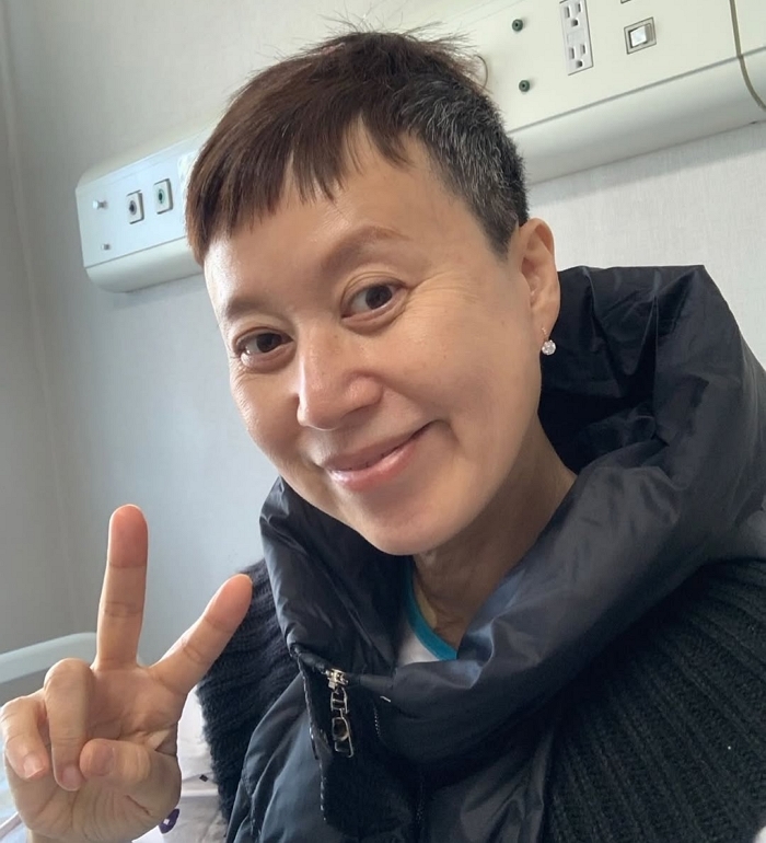 이 사진은 병원에 있을때 찍은거에요 ㅎ .사실 아프고 나서 좀 소심해지고 아픈 분들도 많으신대 유별떠는거 같아서 조심스러웠는데.생각보다 너무 많은 .jpg