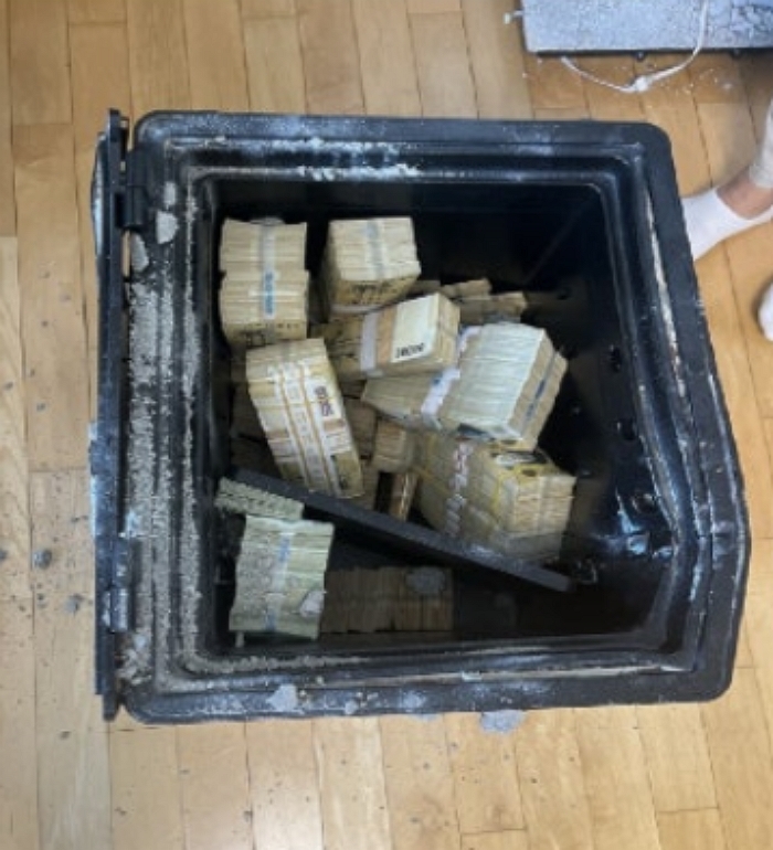 금고 열자 돈다발 쏟아져... 5900억대 도박사이트 총책 태국서 송환