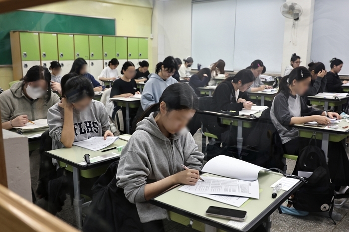 ‘지역의사제·의대증원’ 여파... 2027학년도 수능 N수생 16만명 몰린다