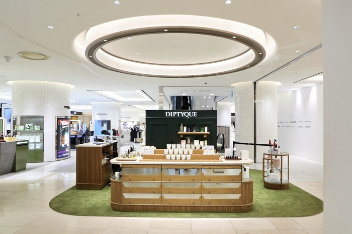 [사진1-2] 서울 노원구에 위치한 롯데백화점 노원점 1층에 새단장 오픈한 서울 동북 상권 최대 '뷰티 전문관' (전경).jpg