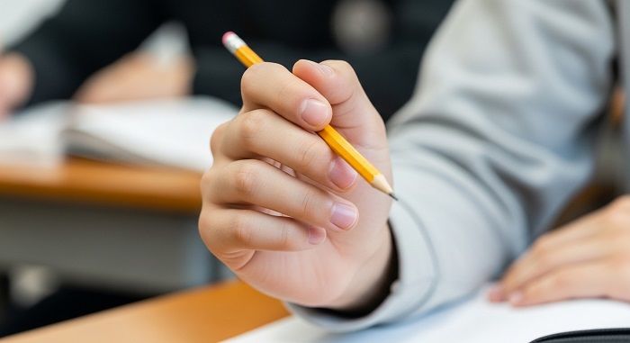 중학교 교실서 연필로 여학생 찔러 전치 4주 부상입힌 남학생, 왜 그랬나 이유 들어 보니...