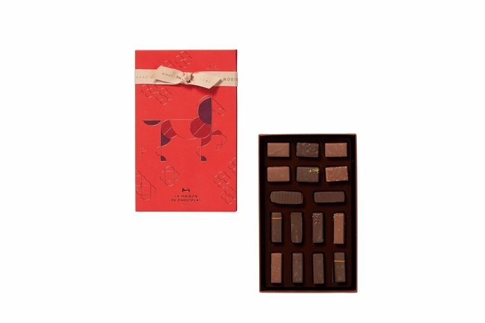 2. [롯데백화점] 라메종뒤쇼콜라의 2026 뉴이어 컬렉션 붉은말 상품 이미지.jpg