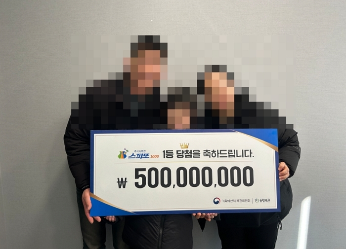 “쫓아 낸 뱀 두 마리가 다시 돌아왔다”... 꿈 해몽 믿고 산 복권 5억 당첨