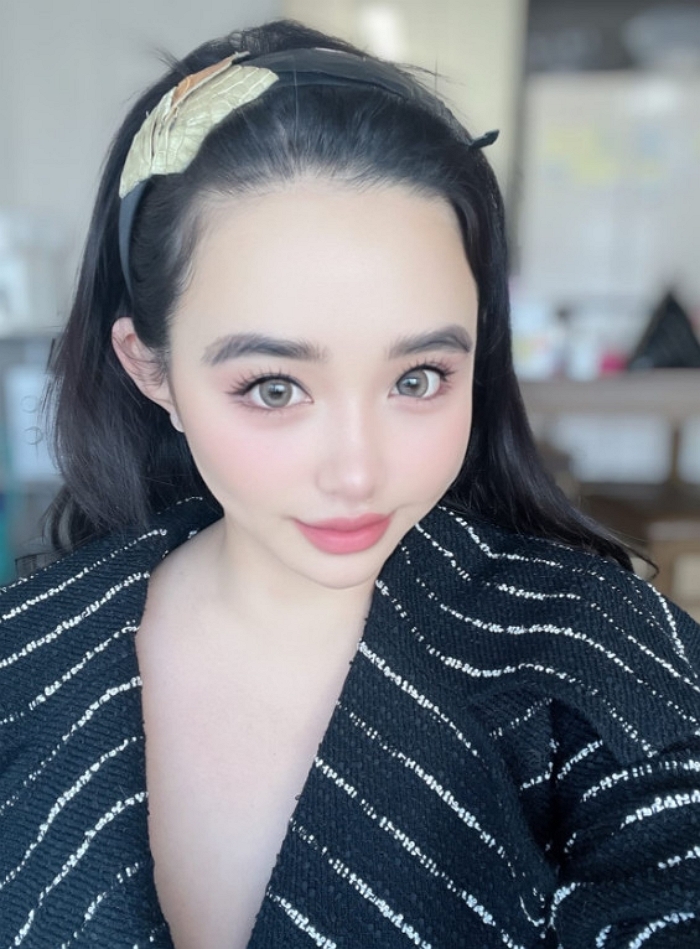 투애니원 박봄, '짙은 화장 벗고' 청순 비주얼 근황