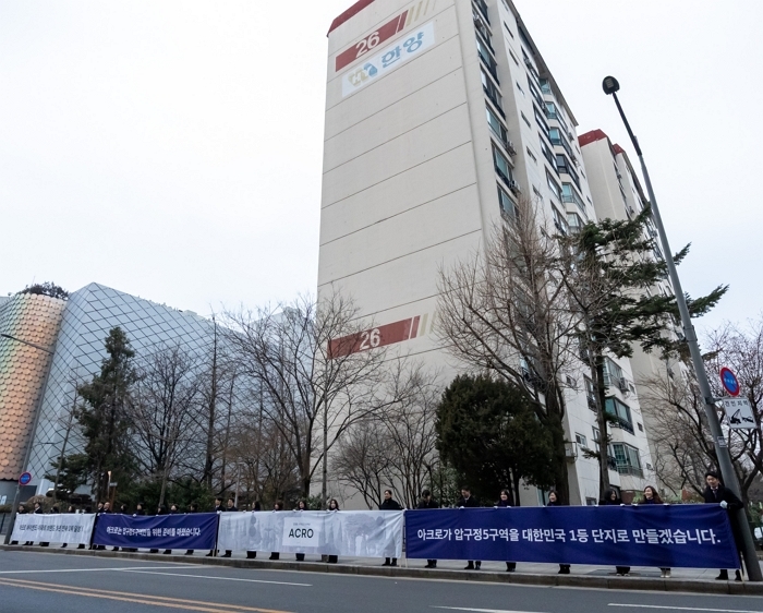 사진1_DL이앤씨 압구정5구역 출근길 인사.jpg