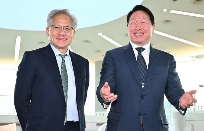 SK그룹 최태원 회장과 엔비디아 젠슨 황 최고경영자(CEO) / 뉴스1