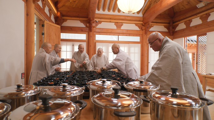 Monks in the kitchen_47.png