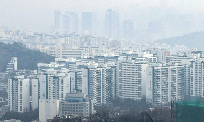 대출 막히자 주식 팔아 집 샀다... 6개월간 서울 부동산에 2조 원 유입