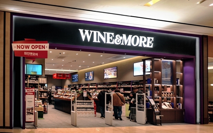 “술꾼들 성지 예고”... 스타필드 고양점에 새롭게 문 연 ‘와인앤모어’ 체험형 프리미엄 매장