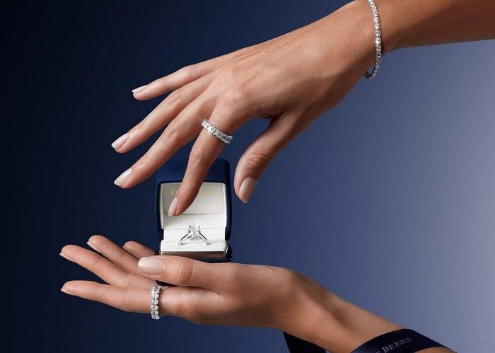 금에 밀린 다이아의 굴욕... “다이아몬드는 영원하다”던 ‘드비어스’, 138년 만에 매각 추진