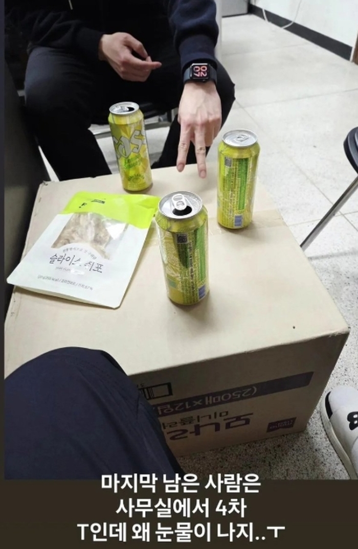 “사무실에서 4차, 눈물 나”... 경찰이 SNS에 올린 ‘술판 인증샷’ 논란