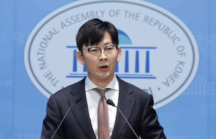 박충권 “군, 김정은 심기 보좌만” 발언 파문... 김병주 “이건 제명감”