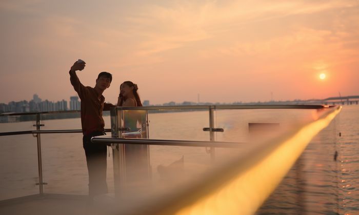 “그 유람선 어디예요?”... ‘솔로지옥5’ 나와 영화 같은 분위기로 떡상 중인 ‘한강 크루즈’ 데이트