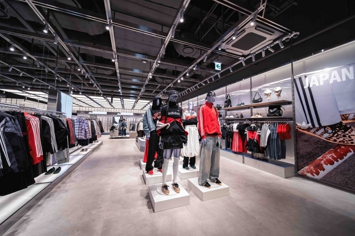 [이미지] 아디다스 롯데 월드몰 브랜드 센터 오리지널스 존.jpg