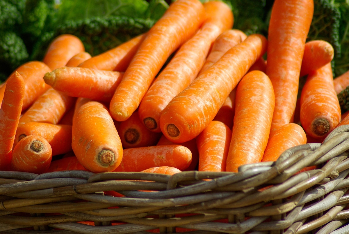jackmac34-carrots-673184_1920.jpg
