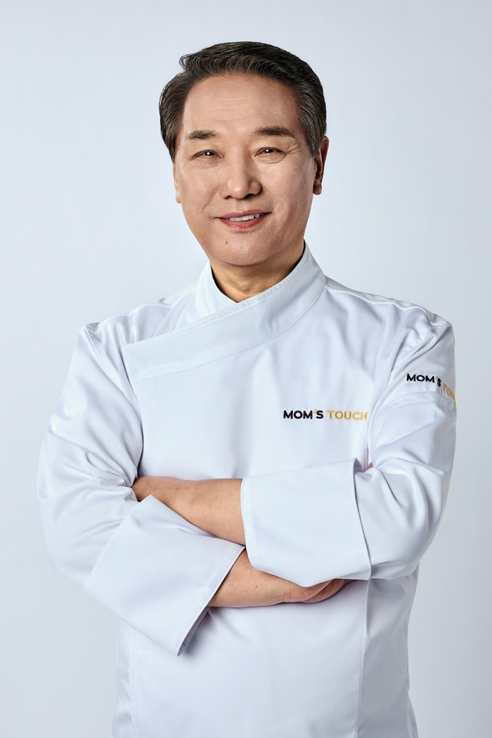 '중식 전설'이 만든 버거... 맘스터치, '후덕죽 셰프 컬렉션' 3월 전격 출시 예고