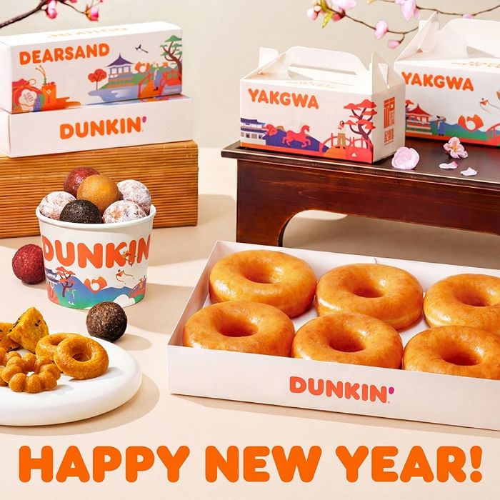 “붉은 말이 전하는 복(福)” 던킨, ‘설날 선물세트’ 출시... 김신영 작가 협업 디자인 눈길