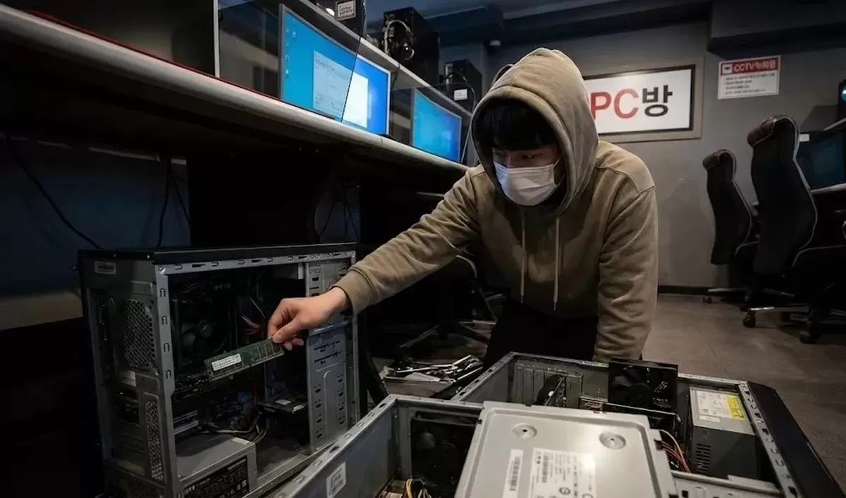 사장님 없는 새벽만 노렸다“... PC방 컴퓨터 뜯어 램 50개 빼돌린 20대 단골의 최후