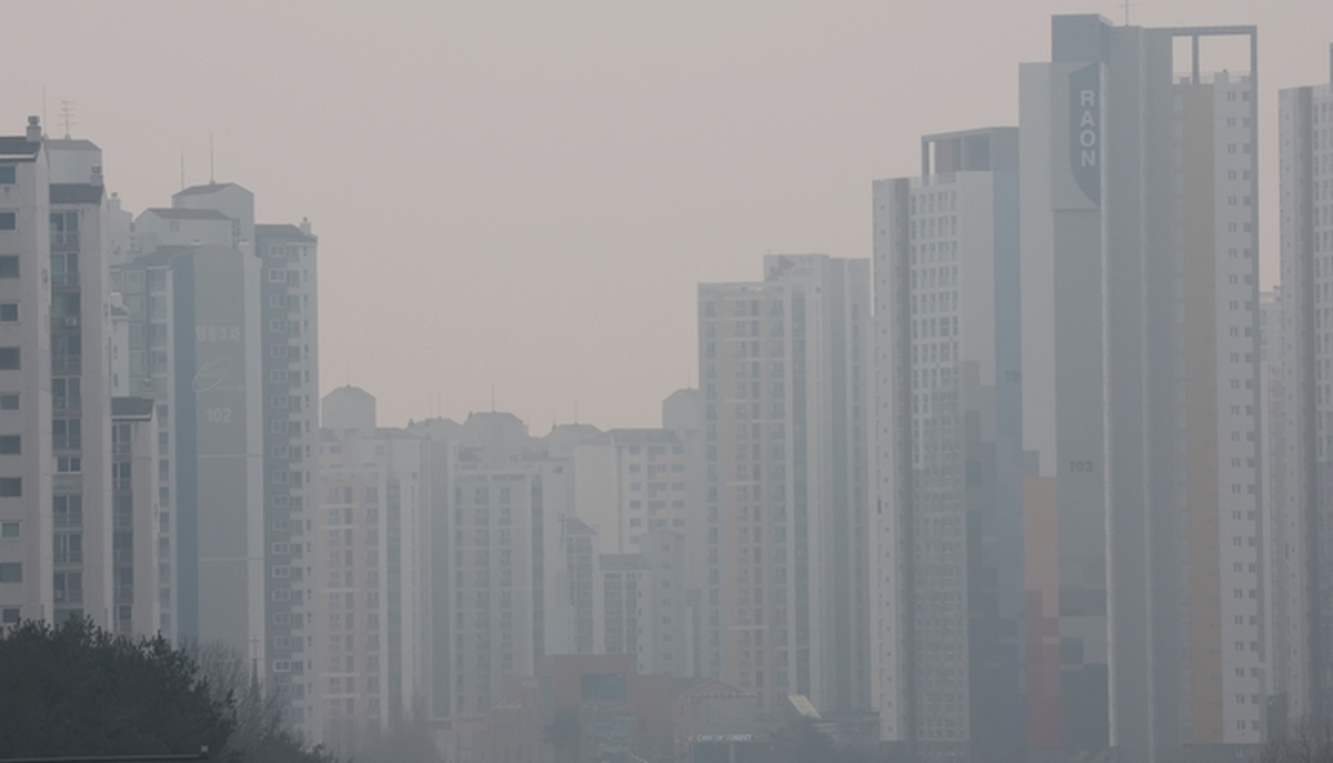 연휴 둘째 날인 오늘(15일), 전국 포근하지만 미세먼지는 '나쁨'