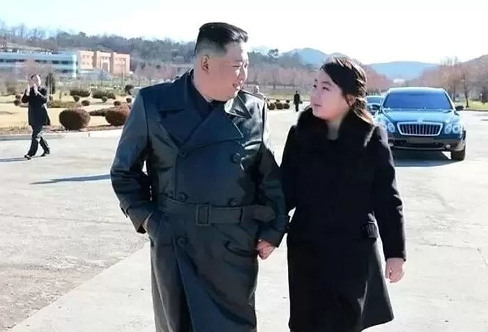 “北 김주애 후계 공식화하면 고모 김여정과 권력 투쟁 일어날수도”