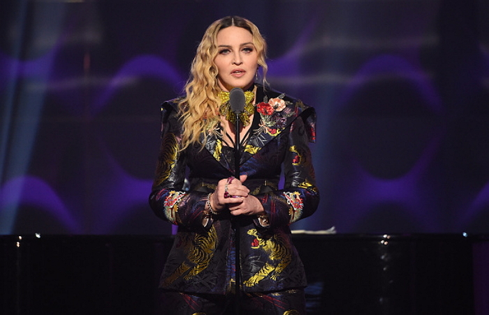 마돈나 “나이 들지 마세요. 그것은 범죄입니다”