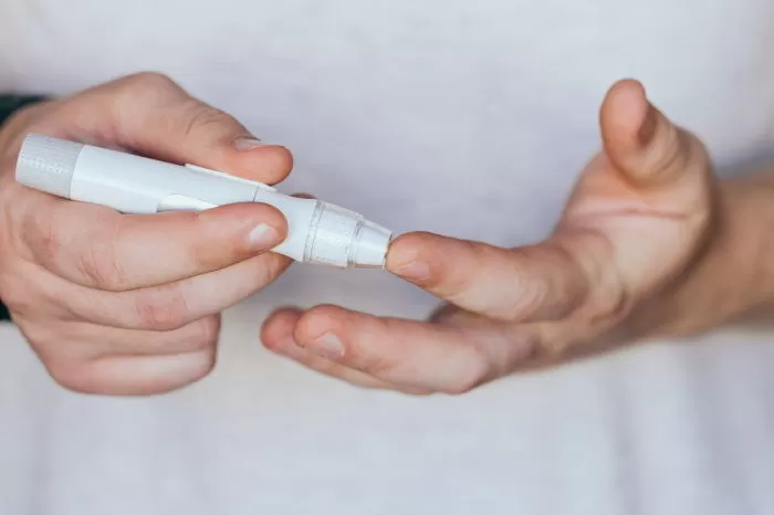 목뒤 튼살,검은 살 정체,당뇨병,성인병,묵뒤에 튼 살