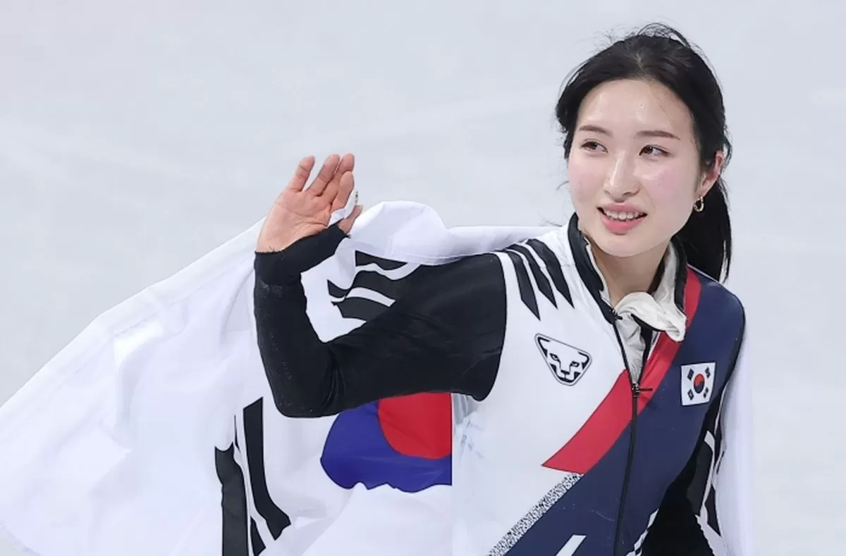 쇼트트랙만 잘 타는 게 아니었다... 동메달 딴 김길리, '꾸안꾸' 사복 패션 화제