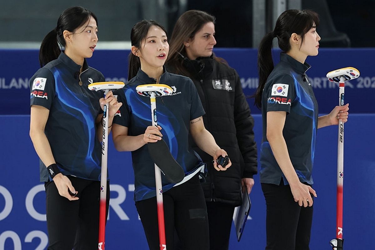 ‘세계 최강’ 스위스 상대 선전했지만... 한국 여자 컬링, 5-7로 아쉬운 패배