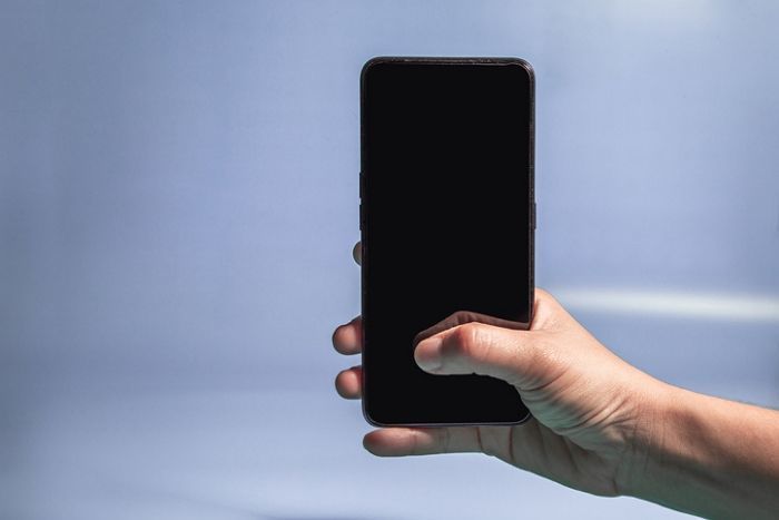 휴대전화 속 여승무원 사진 가득... 인천공항 버스 대합실서 ‘불법 촬영’한 30대 남성