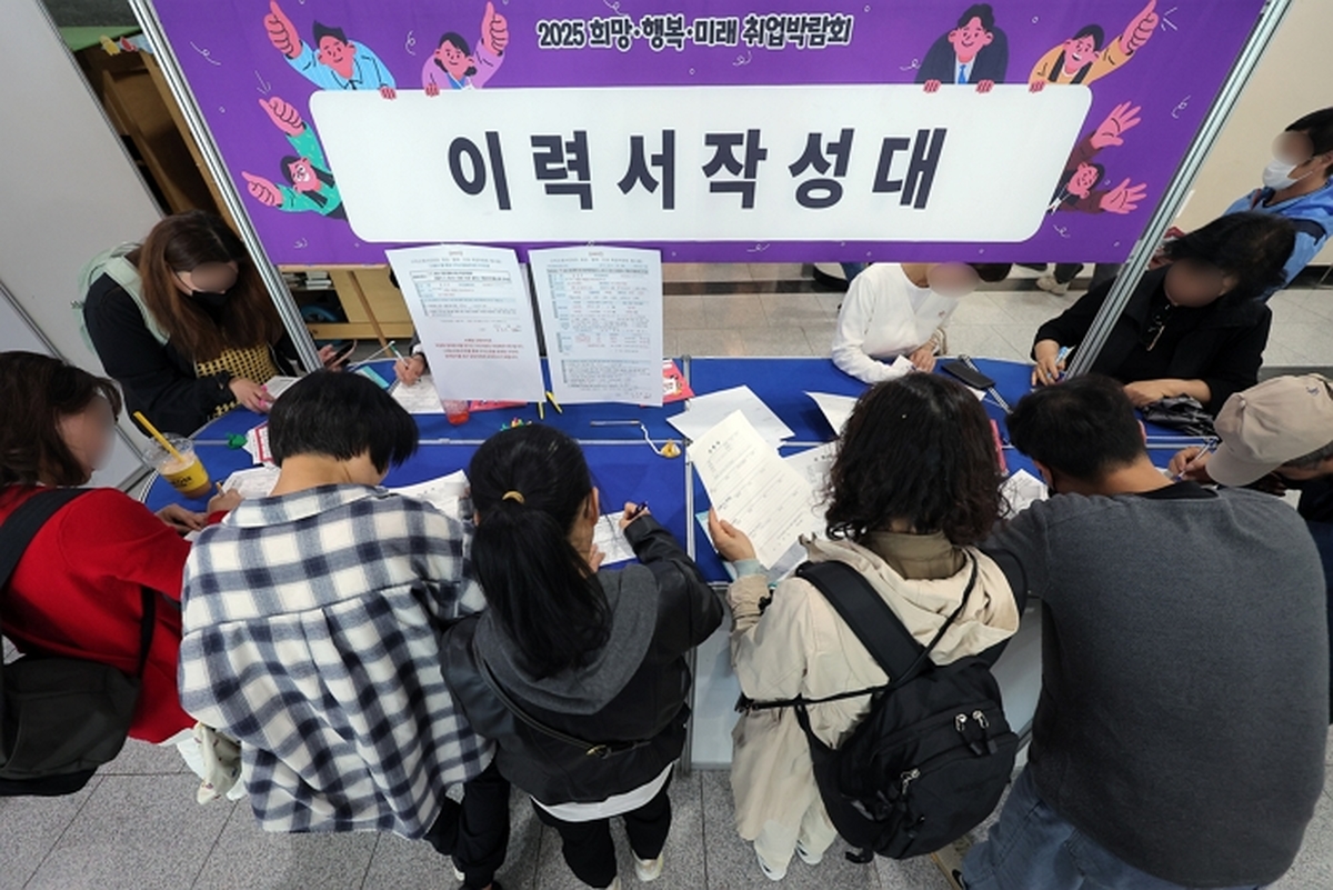 “코로나 때보다 더 힘들다”는 말 진짜였다... 구직자 10명당 일자리 수, 역대 최저