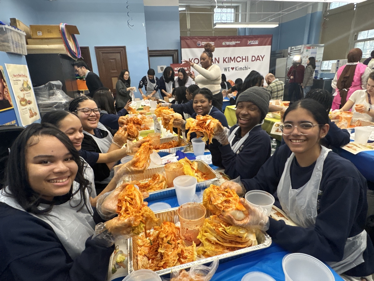 뉴욕 교실서 김치 담갔다... 美 학생들 “햄버거와도 잘 어울려”