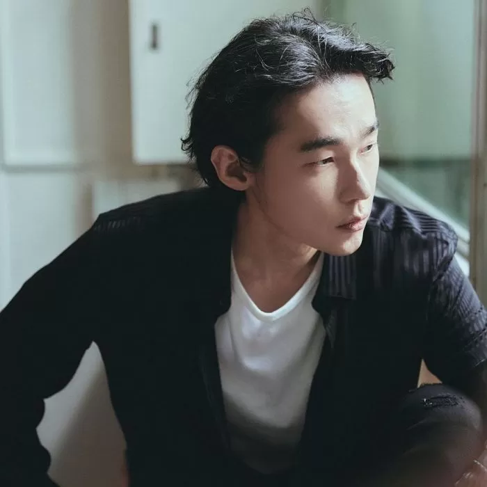 윤 전 대통령 무기징역에 “고령이라 참작?”... 허지웅이 재판부를 강하게 비판했습니다