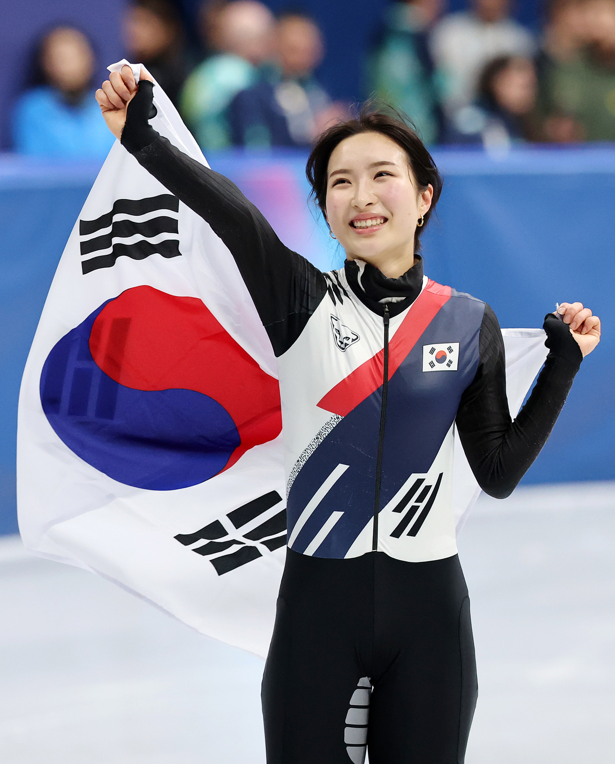 “역시 쇼트트랙은 한국”... 김길리·최민정, 밀라노 올림픽 1500m 금·은메달 싹쓸이