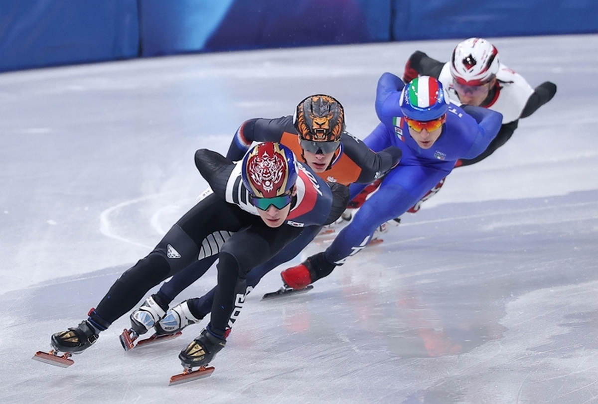 쇼트트랙 남자 대표팀, 남자 5000m 계주서 이탈리아 제치고 값진 은메달 따냈다