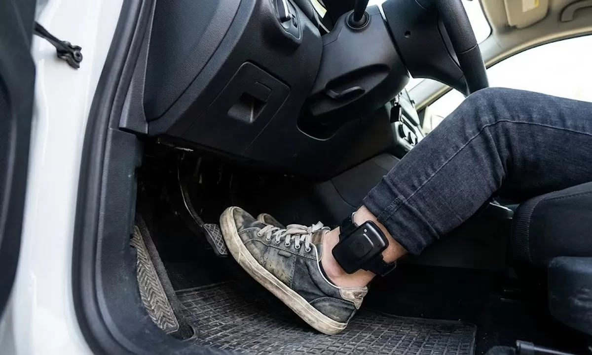 전자발찌 차고 음주운전하다 걸리자 보호관찰관 폭행한 60대, 결국 '징역 2년' 실형