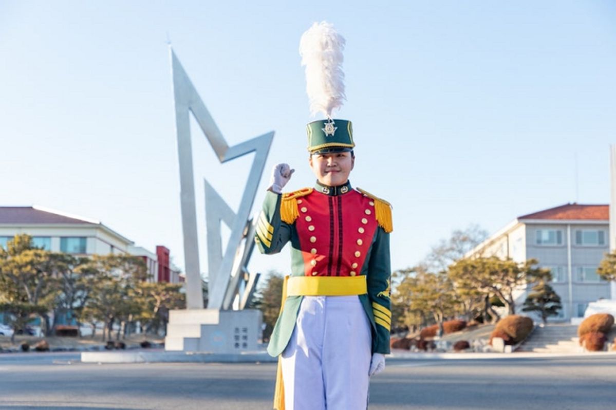 “독립운동 정신 이어받아 韓 지킬 것”... 군복 입은 안중근 의사의 후예