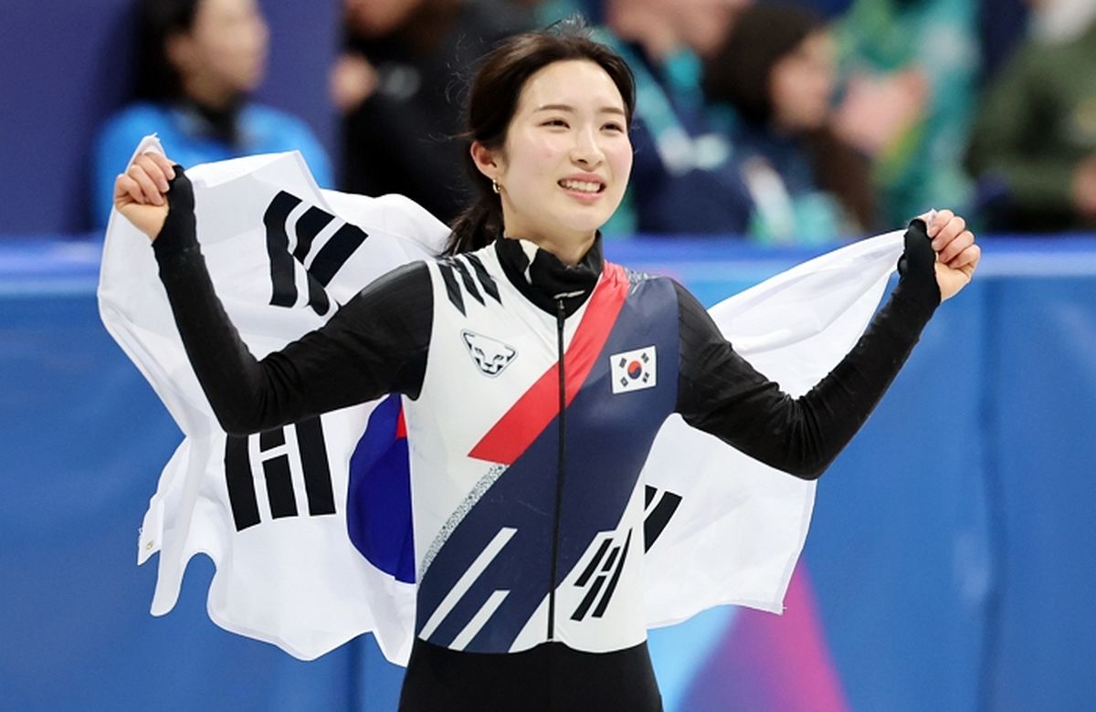 금2·동1 목에 걸고 V포즈... 대한민국서 김길리만 가능한 ‘트리플’ 인증샷 공개