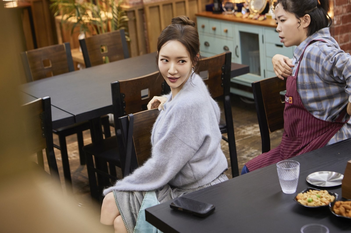 박민영 '270도 허리꺾기' 플러팅 전수받은 이수지, 실전 도전에 '폭소' (영상)